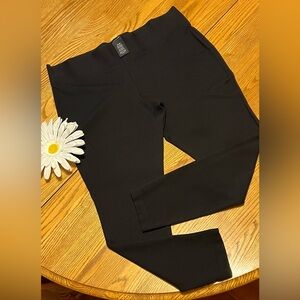Women’s Tahari Pull-On Leggings/Pants Black  
Size: XL 🌸